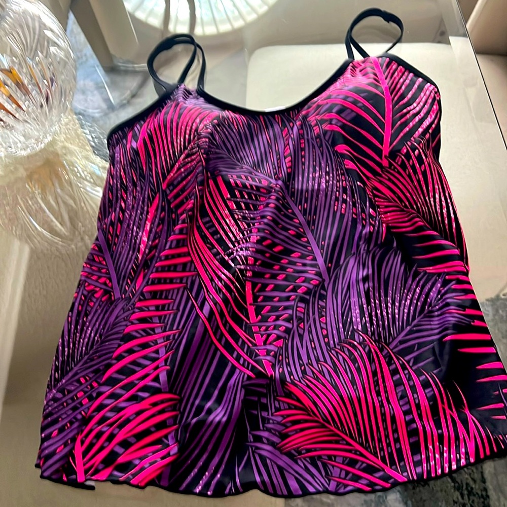 Tropical swim top! 🏝️